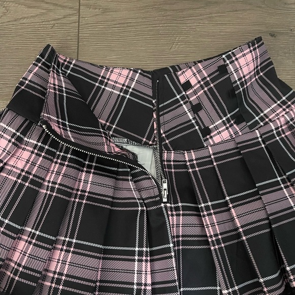 Women's pleated plaid skirt with lace hem Size S - Picture 5 of 6